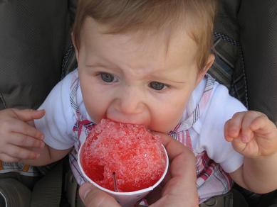 zoes-first-snowcone.JPG