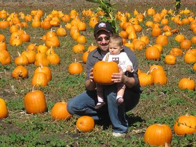 in-pumpkin-patch-with-daddy.JPG