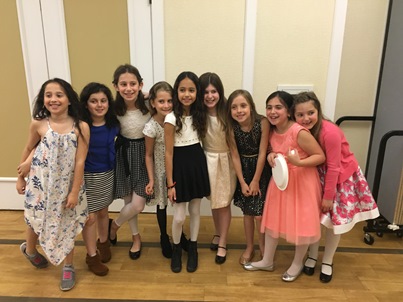 girls at tefilah