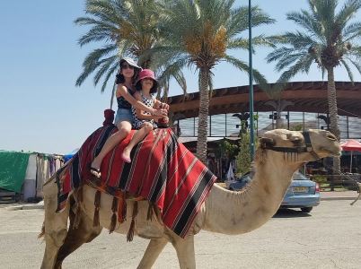 girls on camel3