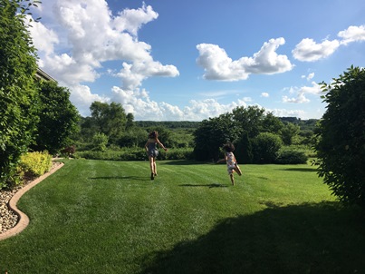 girls running