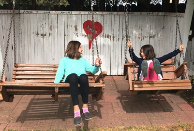 girls-on-swing-in-hmb