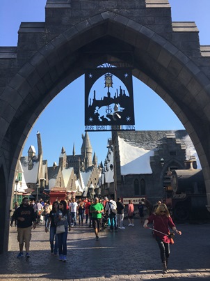 entrance-to-hogsmeade