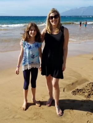 zoe-and-mommy-on-beach