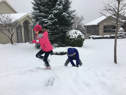 girls-playing-in-snow