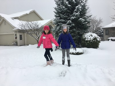 girls-posing-in-snow